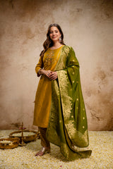 Women’s Embroidered Vatican Kurta Pant Set with Jacquard Golden Zari Dupatta