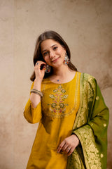Women’s Embroidered Vatican Kurta Pant Set with Jacquard Golden Zari Dupatta
