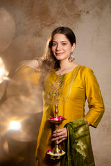 Women’s Embroidered Vatican Kurta Pant Set with Jacquard Golden Zari Dupatta